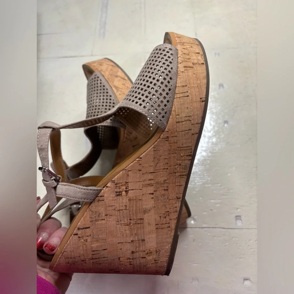 Franco Sarto Clinton2 Wedge Sandals Taupe Open Toe Perforated Cork Size 10 - Picture 3 of 7